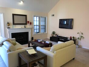 575 Roslaire Dr in Hummelstown, PA - Building Photo - Building Photo