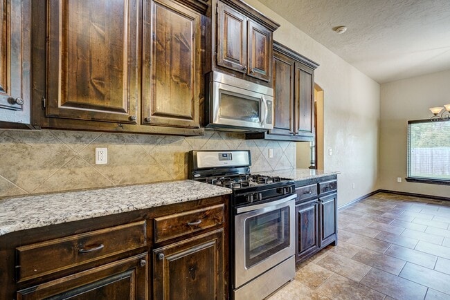 901 Ridgeway Dr in Moore, OK - Building Photo - Building Photo