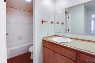 5 Chestnut Ridge Ln in Buffalo, NY - Building Photo - Building Photo