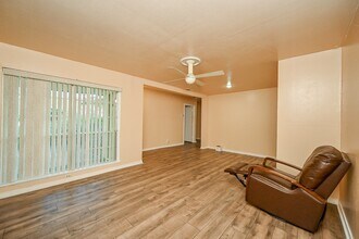 10302 Woodwind Dr in Houston, TX - Building Photo - Building Photo