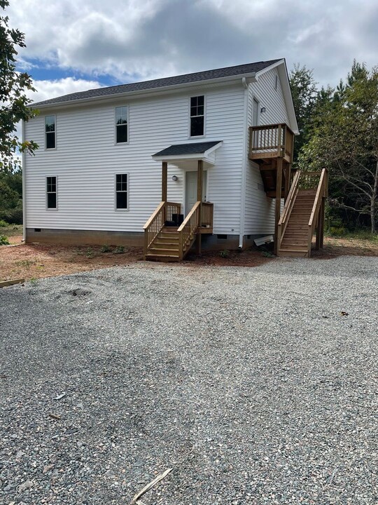 292 Bonbrook Creek Rd in Cumberland, VA - Foto de edificio