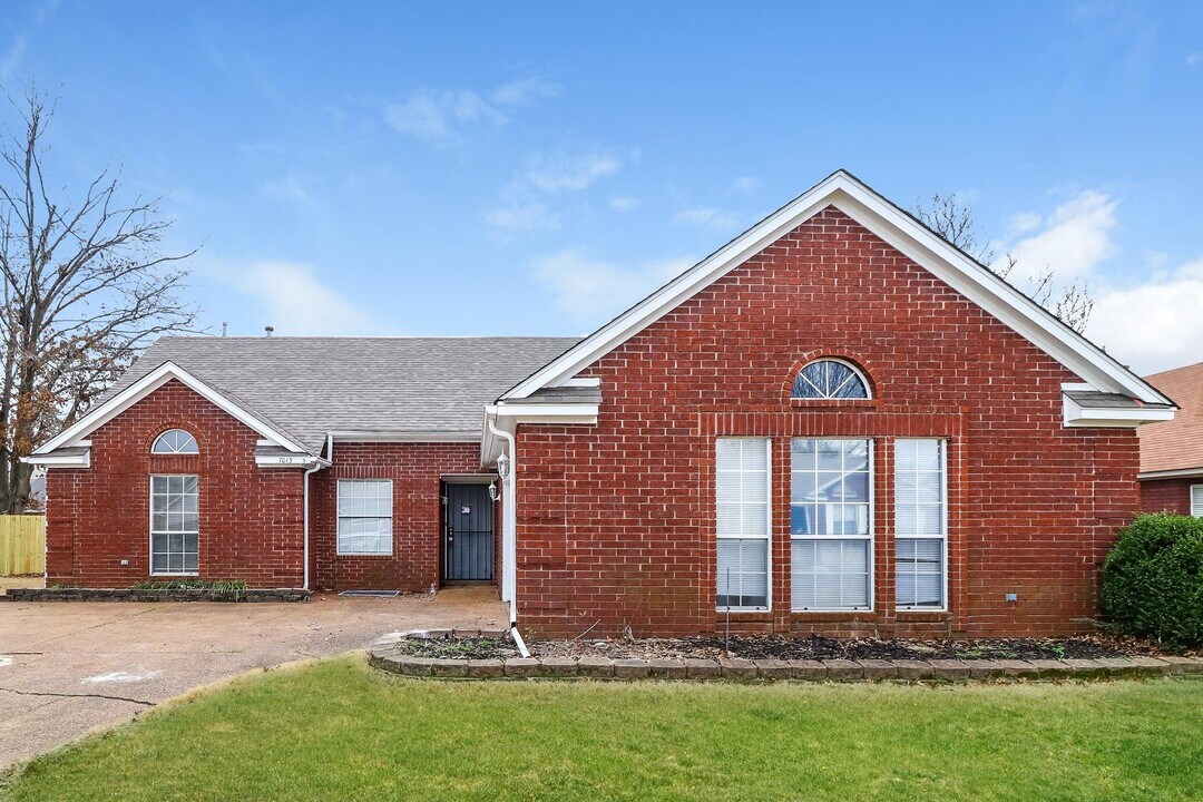 7013 Juanita Cir S in Memphis, TN - Building Photo