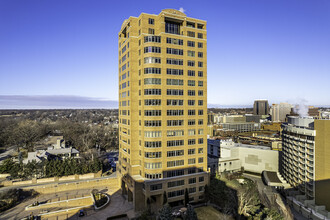 Alameda Towers in Kansas City, MO - Foto de edificio - Building Photo