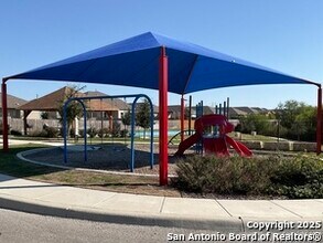 4446 Glades Wy in San Antonio, TX - Building Photo - Building Photo