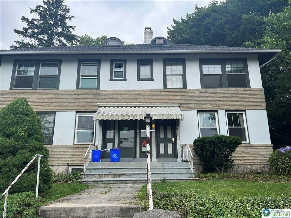 1722 W Market St in Bethlehem, PA - Building Photo