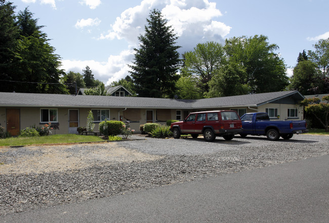 840-940 NW Earl Ave in Gresham, OR - Foto de edificio - Building Photo