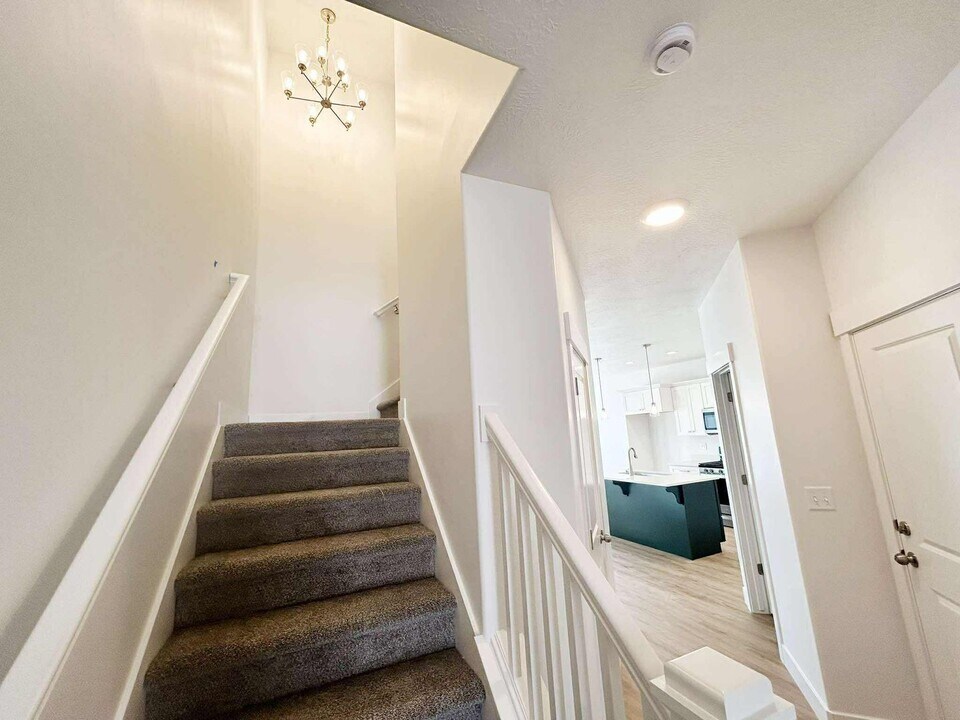 1340 N Sage Dr in Eagle Mountain, UT - Building Photo