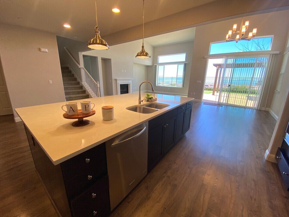 71 Sonas Dr in Hayward, CA - Building Photo