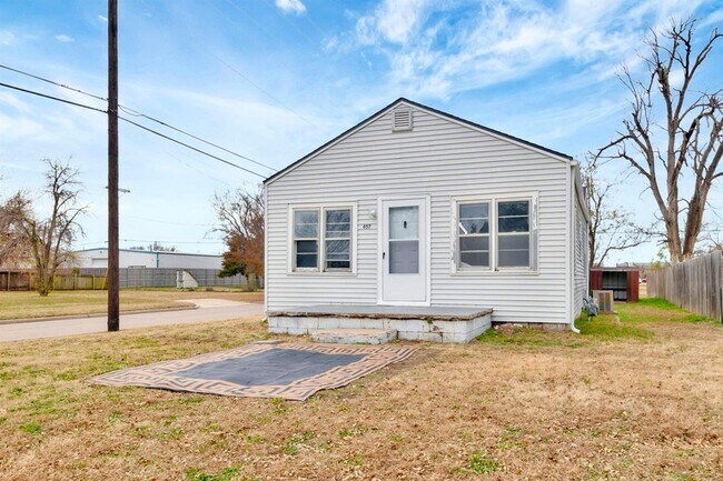457 S McComas St in Wichita, KS - Foto de edificio - Building Photo
