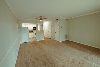 301 Harbor Heights Dr, Unit 4-C in Lexington, SC - Building Photo - Building Photo