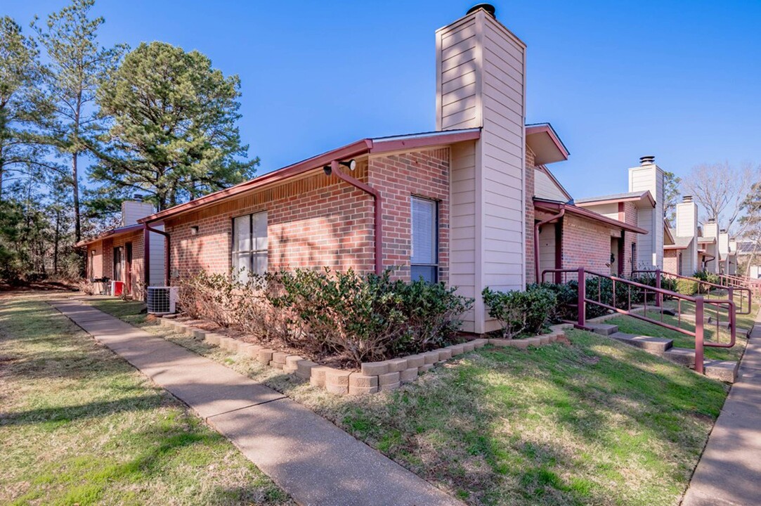 Dogwood Village Apartments in Nacogdoches, TX - Foto de edificio