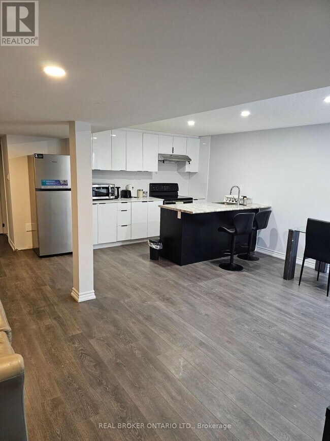 31 Swordfish Dr in Whitby, ON - Building Photo - Building Photo