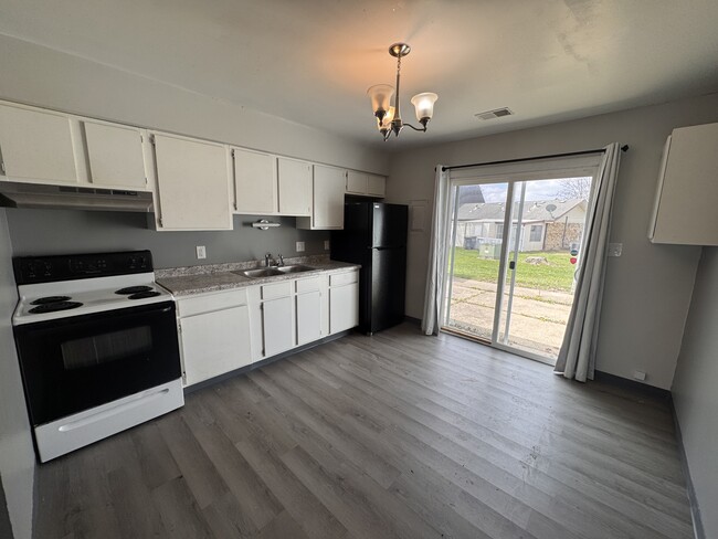 1723 Sussex on Berkley in Kokomo, IN - Building Photo - Building Photo