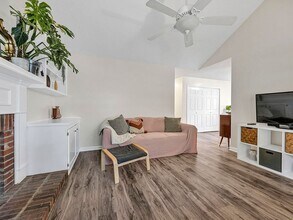 1007 Chevis St in Columbia, SC - Foto de edificio - Building Photo