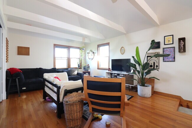 40 Atherton Rd in Brookline, MA - Building Photo - Building Photo