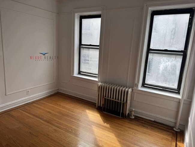 25-02 Steinway St in Queens, NY - Building Photo - Building Photo