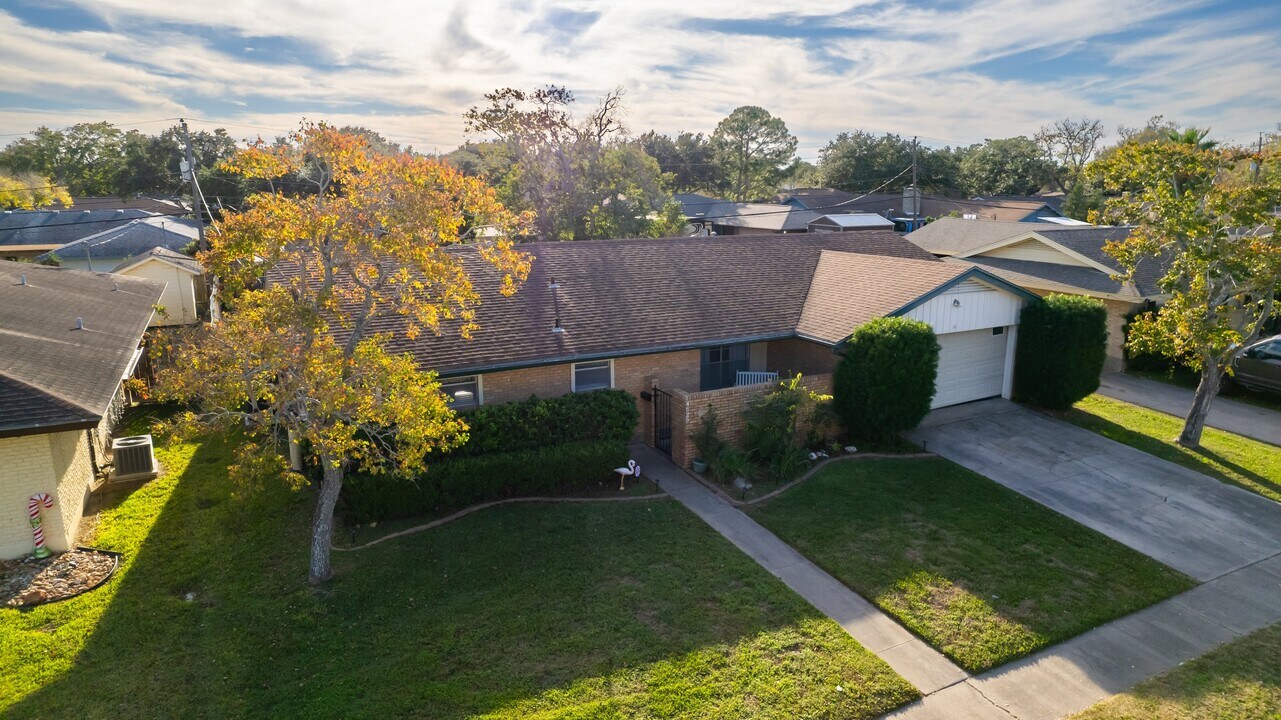 4625 Donegal Dr in Corpus Christi, TX - Foto de edificio