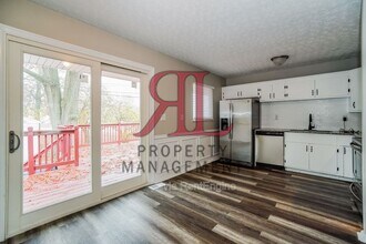 363 Regents Rd in Columbus, OH - Foto de edificio - Building Photo