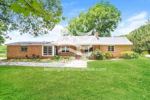 1711 Holliday Dam Rd in Belton, SC - Building Photo