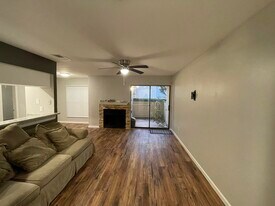 821 W Harwood Rd, Unit Condo D in Hurst, TX - Building Photo