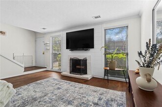 1028 Riverbend Club Dr SE in Atlanta, GA - Building Photo - Building Photo