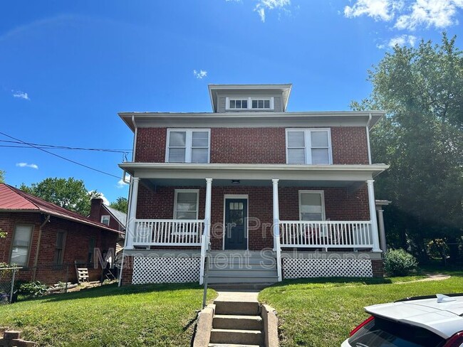 property at 204 W Peabody St