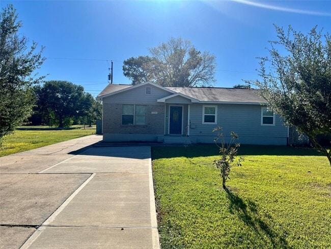 property at 3311 Crestmeadow Dr