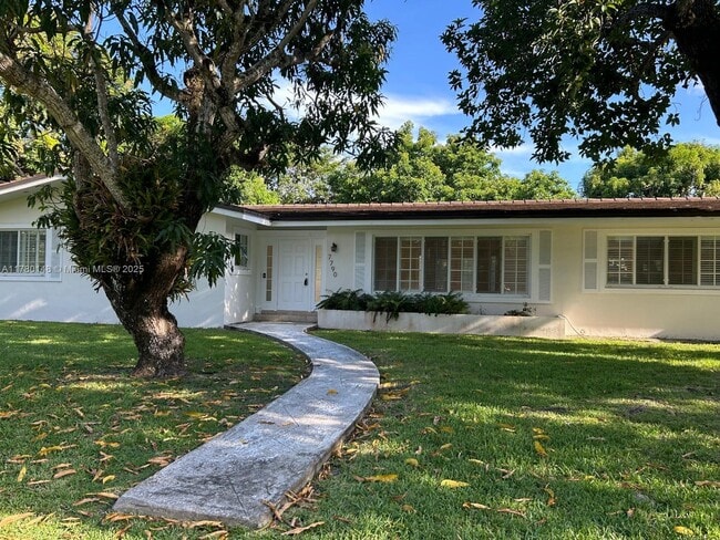 7790 SW 127th St in Pinecrest, FL - Building Photo - Building Photo