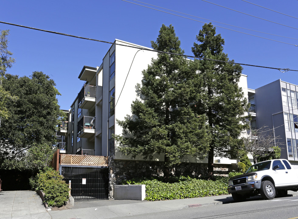 322 Monte Vista Ave in Oakland, CA - Building Photo
