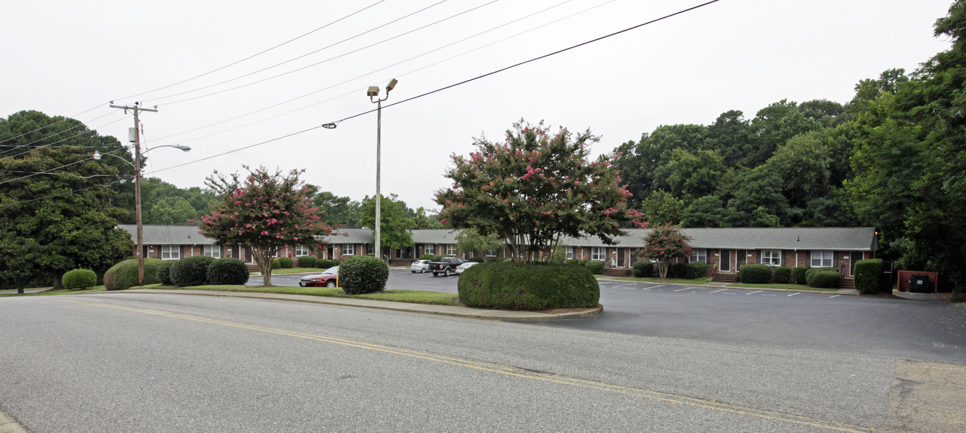 Spring Road Apartments in Williamsburg, VA - Building Photo