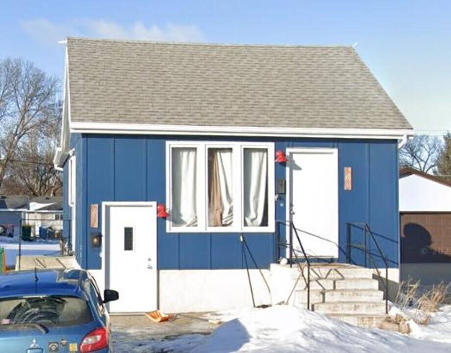 716 N 21st St-Unit -Main in Bismarck, ND - Building Photo