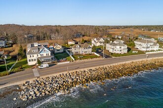 207 Beach Ave in Kennebunk, ME - Building Photo - Building Photo