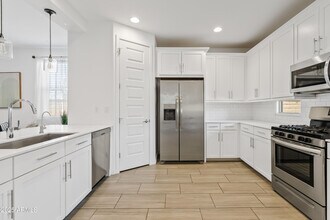 2204 E Kelly Dr in Gilbert, AZ - Building Photo - Building Photo