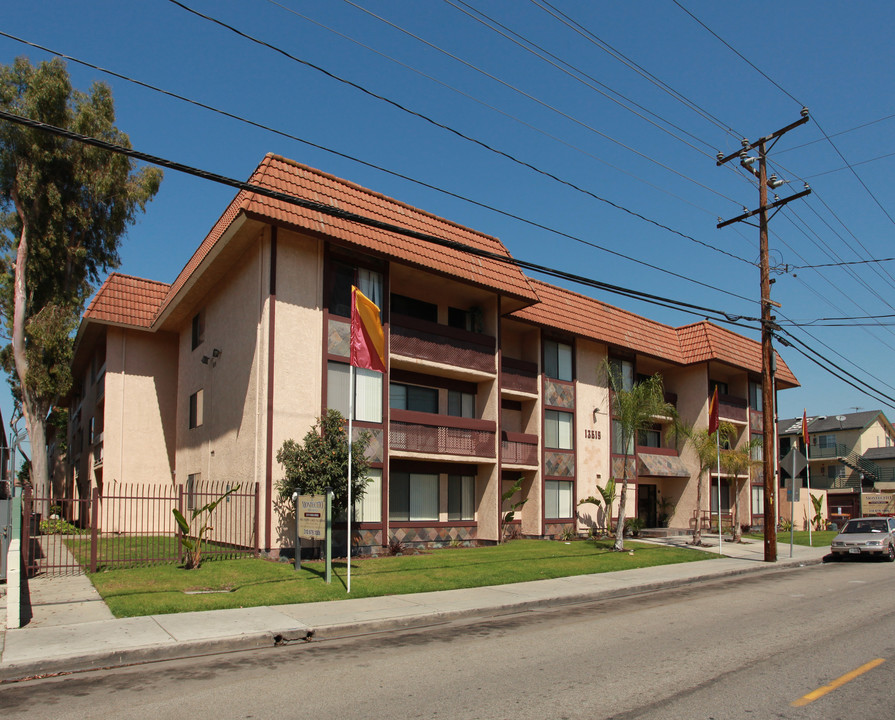 Montecito in Hawthorne, CA - Building Photo