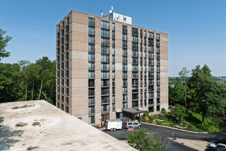 Summit Ridge Condominiums in East Moline, IL - Building Photo - Building Photo