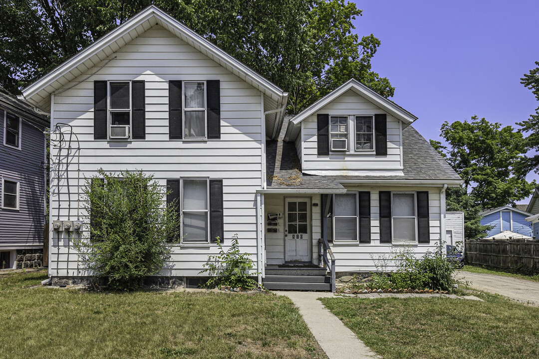 810 W Liberty St in Ann Arbor, MI - Foto de edificio