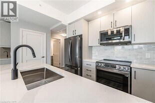 108 Garment St in Kitchener, ON - Building Photo