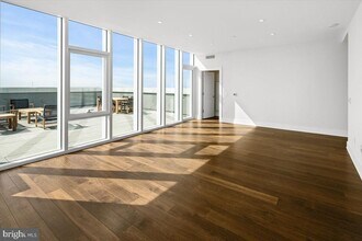 301 S Broad St-Unit -4002 in Philadelphia, PA - Building Photo - Building Photo