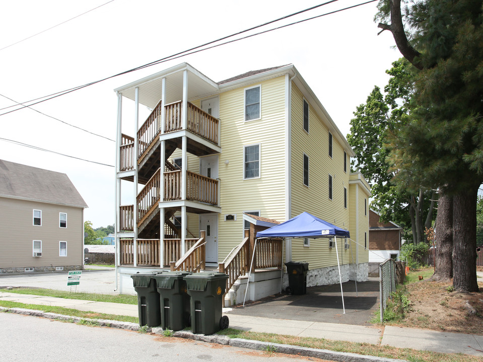 44 Connecticut Ave in New London, CT - Building Photo