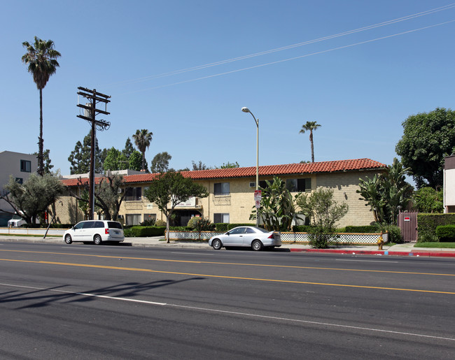 Balboa Boulevard Apartments in Northridge, CA - Building Photo - Building Photo