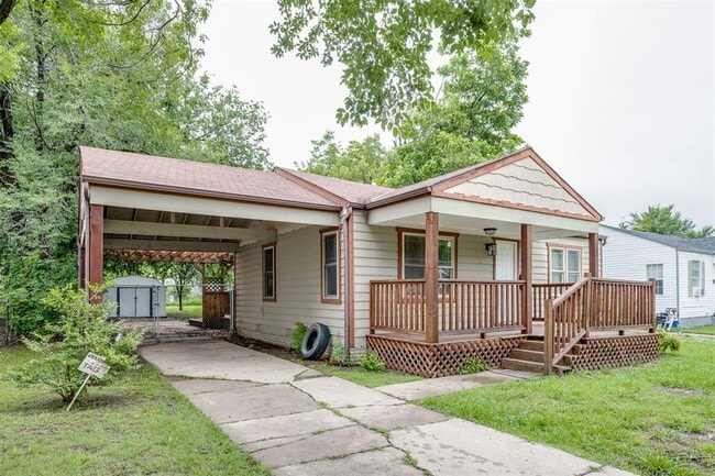516 E Rickenbacker Dr in Midwest City, OK - Building Photo - Building Photo