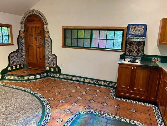 90 6th St in Ashland, OR - Building Photo - Building Photo