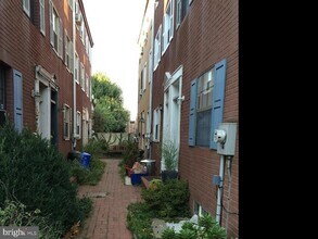 6 Earl Ct in Philadelphia, PA - Building Photo - Building Photo