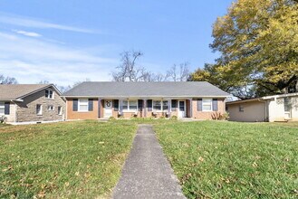 131 Greenbriar Rd in Lexington, KY - Building Photo - Building Photo