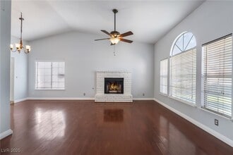 5761 Cloverleaf Cir in Las Vegas, NV - Building Photo - Building Photo