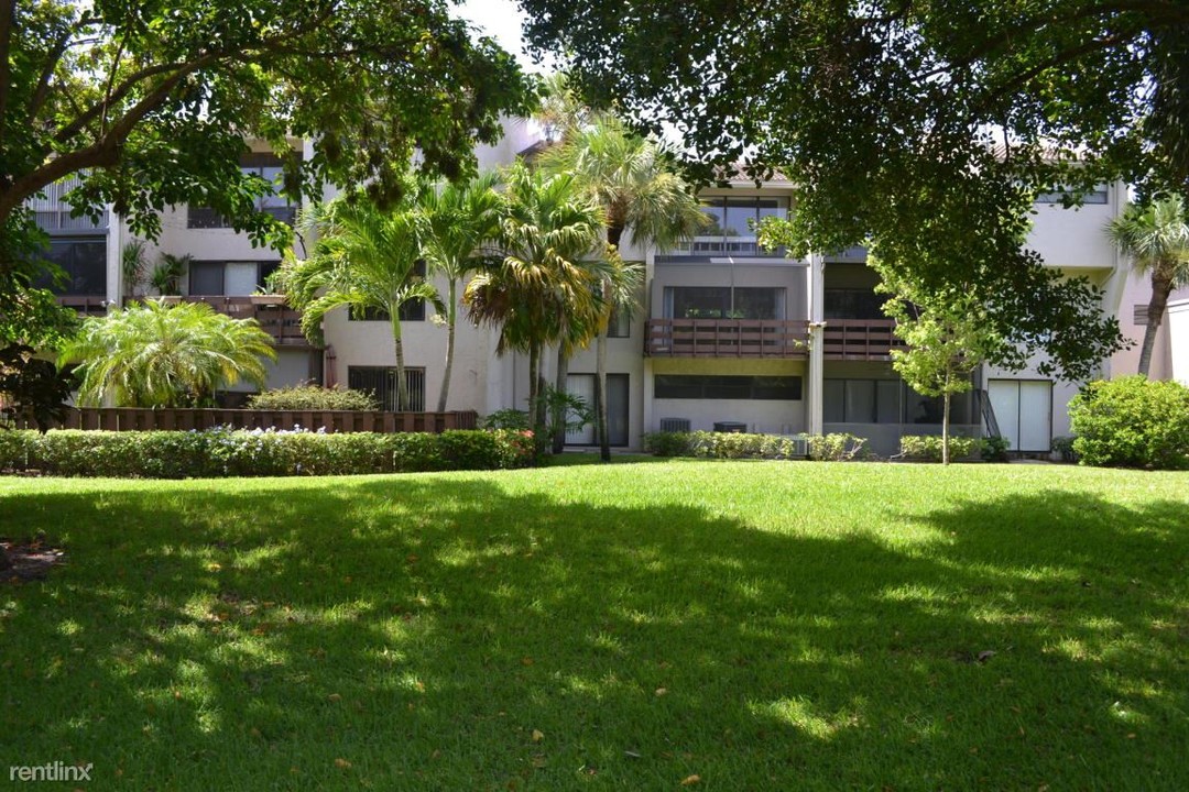 149 NW 70th St-Unit -Apt 107C in Boca Raton, FL - Building Photo