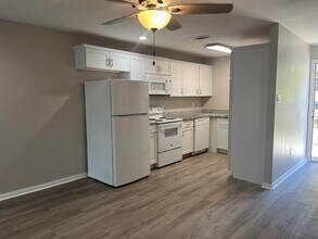 1572 E Pine Lake Cir in Montgomery, TX - Building Photo - Building Photo