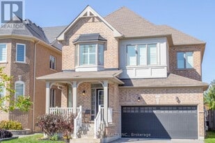 327 Mantle Ave in Whitchurch-Stouffville, ON - Building Photo
