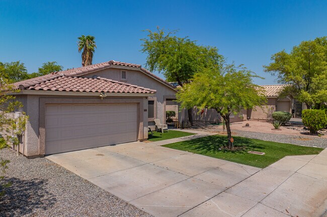 7220 W Hess Ave in Phoenix, AZ - Building Photo - Building Photo