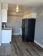 1089 E Desert Inn Rd in Las Vegas, NV - Building Photo - Building Photo